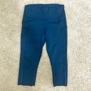 Fast and Free High-Rise Cropped leggings